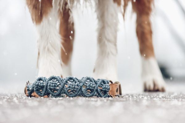 Vegan Boho Halsband aus Korkleder in bluegrey Diamant Berry und antik messing Beschlägen